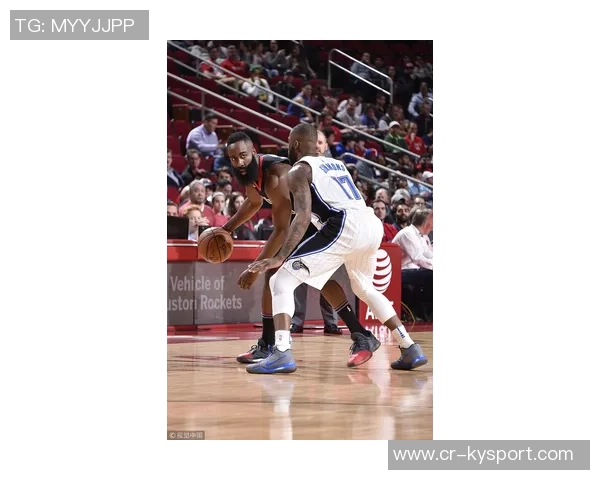 诺曼鲍威尔表现平平却依然收获双十数据球队轻松取胜